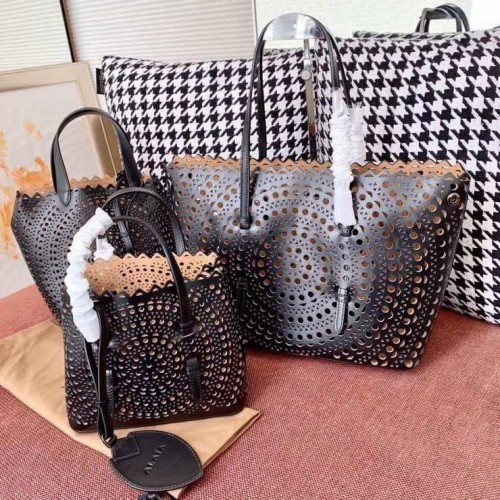 Originální kožená taška Alaia Openwork A3658 černá