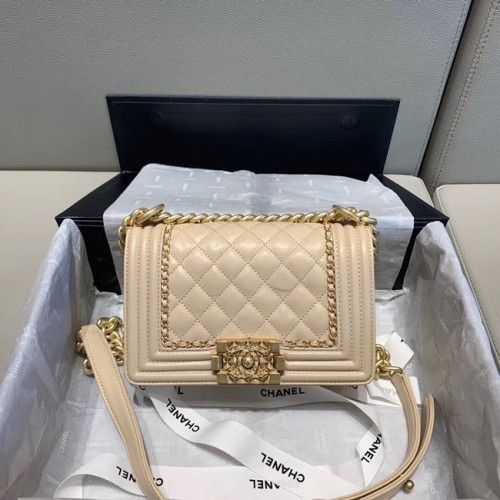 CHANEL kabelka s klopou A67085 krémová
