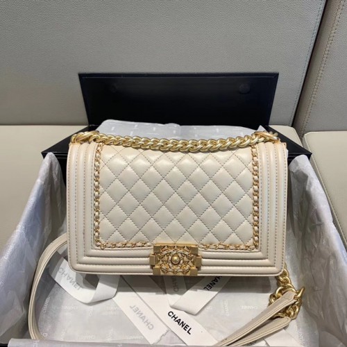 CHANEL kabelka s klopou A67086 bílá
