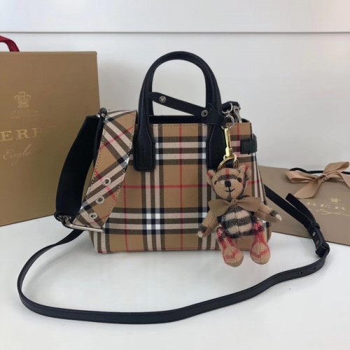 Kabelka přes rameno BURBERRY Baby Banner s kostkou 10443 černá