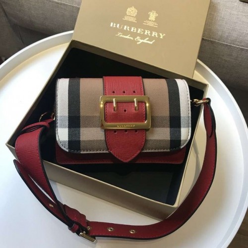 Kožená crossbody kabelka BURBERRY Hampshire s vintage kostkovaným vzorem 24581 červená