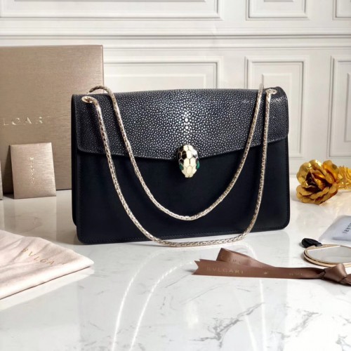 BVLGARI Serpenti Forever ramenní kabelka z perlové rybí kůže a telecí kůže 289013 černá