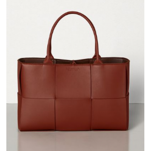 Bottega Veneta ARCO TOTE 609175 Rezavou kůru