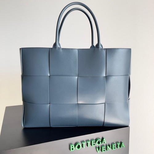 Bottega Veneta ARCO TOTE Velká kabelka z intrecciato zrnité kůže 652868 modrá