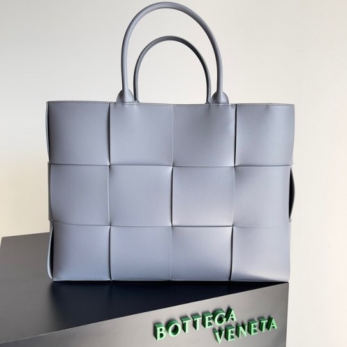 Bottega Veneta ARCO TOTE Velká kabelka z intrecciato zrnité kůže 652868 šedá