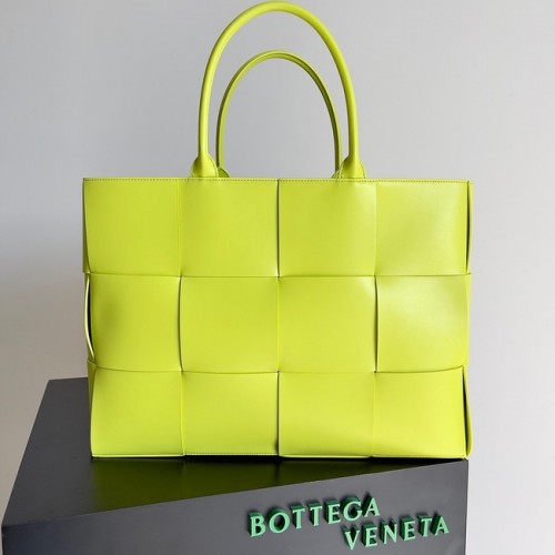 Bottega Veneta ARCO TOTE Velká kabelka ze zrnité kůže 652868 žlutá