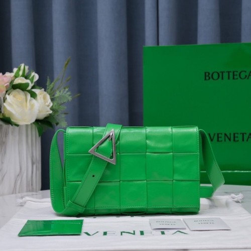 KAZETA Bottega Veneta 018101 zelená