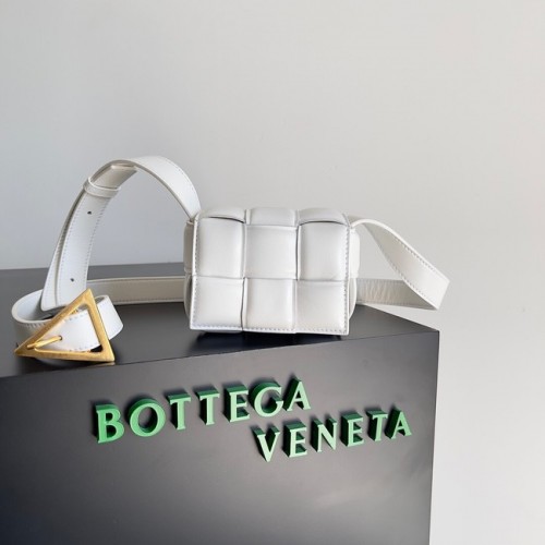 Bottega Veneta Candy Padded Cassette 716648 bílá