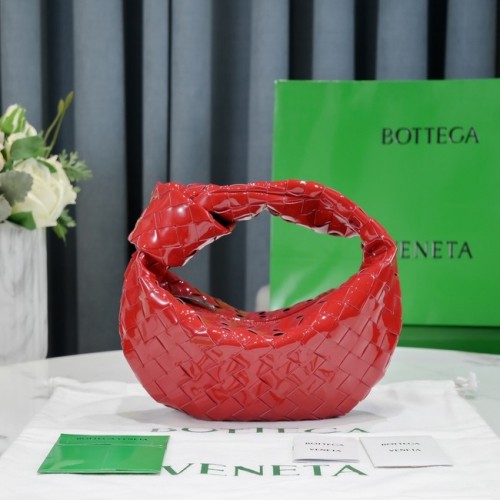 Bottega Veneta Mini kabelka z lakované kůže s horním uchem JODIE 651876V červená