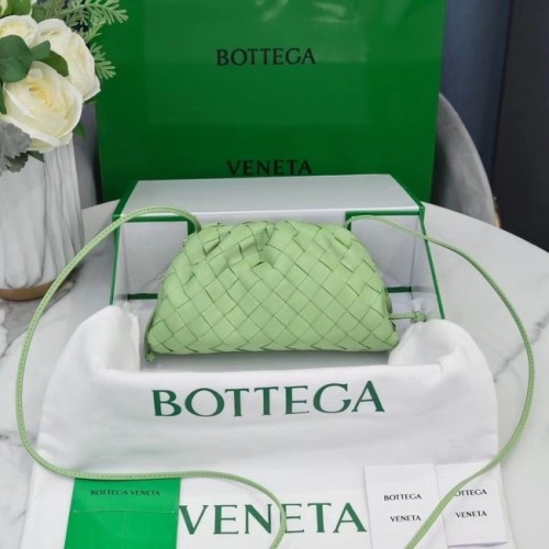 Bottega Veneta MINI POUCH 585852 světle zelená