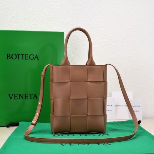 Bottega Veneta Mini Cassette Tote Bag 709341 hnědá