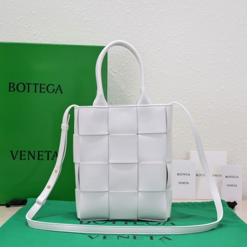 Bottega Veneta Mini Cassette Tote Bag 709341 bílá