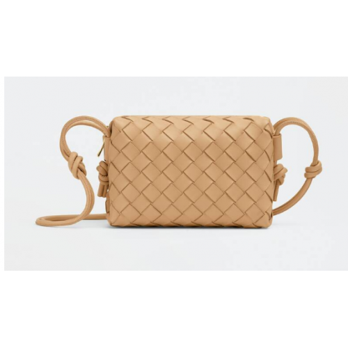 Bottega Veneta Mini intrecciato kožená crossbody kabelka 680254 Almond