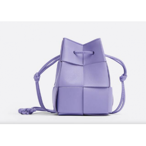 Bottega Veneta Mini Intreccio Kožená Crossbody Bucket Bag 680217 Wisteria