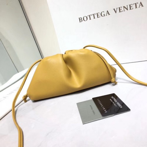 Měkká kabelka přes rameno Bottega Veneta Nappa z jehněčí kůže 98057 žlutá