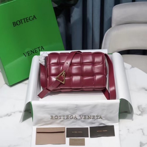 Bottega Veneta Polstrovaná taška Cassette 591970 Burgundská