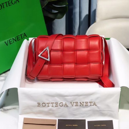 Bottega Veneta Polstrovaná kazetová taška 591970 Červená