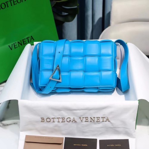 Bottega Veneta Polstrovaná taška na kazety 591970 modrá