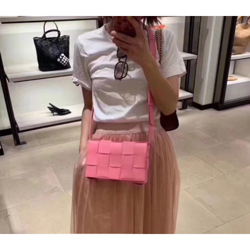 Bottega Veneta Sheepskin Weaving Original Leather 578004 růžová