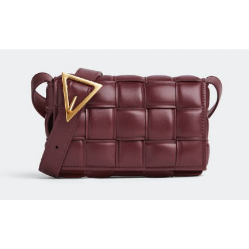 Bottega Veneta Malá polstrovaná kazeta 717506 Barolo