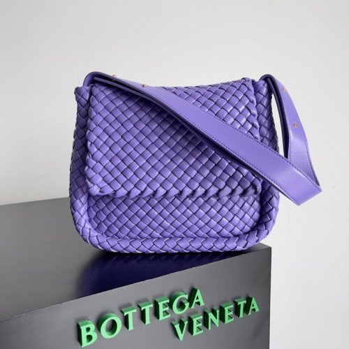 Bottega Veneta Malá polstrovaná celokožená taška přes rameno 709418 Purple