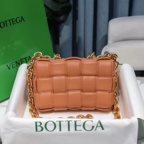 Bottega Veneta THE CHAIN CASSETTE Expedited Delivery 631421 hnědá