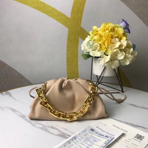 Bottega Veneta MINI ŘETÍZKOVÁ KAŠE 620229 MANDLOVÁ