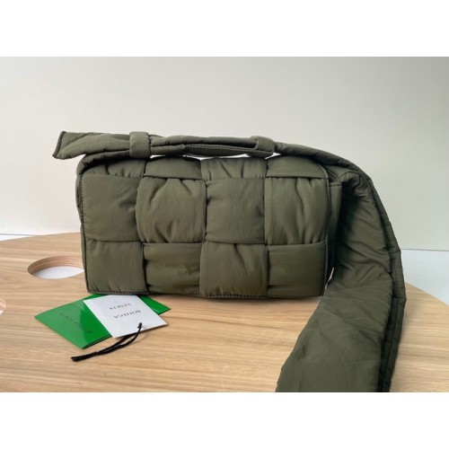 Bottega Veneta Nylonová ramenní taška 591977 Khaki