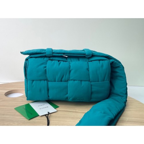 Nylonová ramenní taška Bottega Veneta 591977 modrá