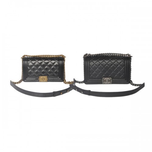 Chlapecká kabelka Chanel s klopou přes rameno, světlá kůže A67086, černá