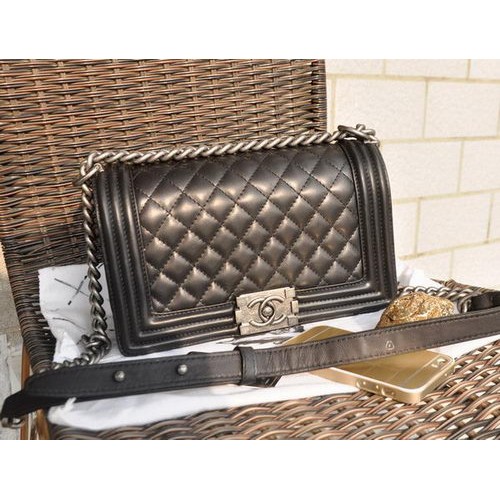 Boy Chanel originální kožená taška přes rameno s klopou z jehněčí kůže A67086 černá