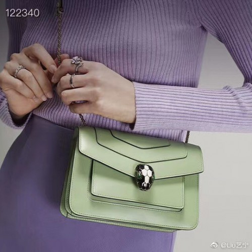 Malá kožená crossbody kabelka Bvlgari Serpenti Forever 29286 zelená