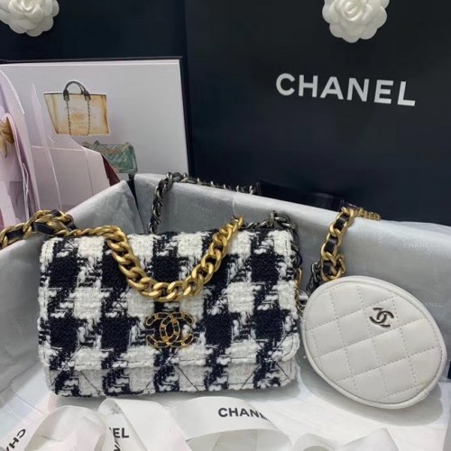 Kabelka s klopou CHANEL 19 WOC 33817 bílá a černá