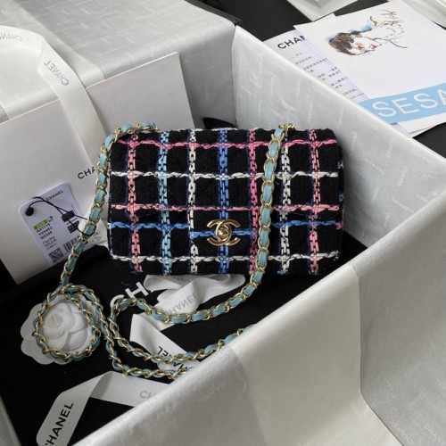 CHANEL 19 Klapková kabelka z vlněného tvídu se zlatou povrchovou úpravou, kov AS1160 ČERNÁ