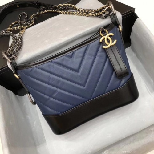 CHANEL GABRIELLE Originální kožená kabelka Hobo A93841 modro-černá