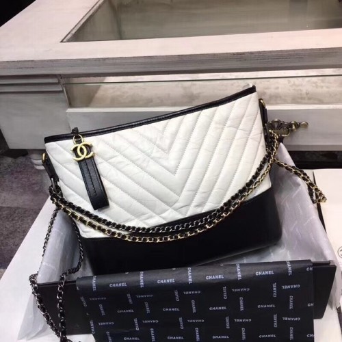 CHANEL GABRIELLE Originální kožená kabelka Hobo A93842 bílá a černá