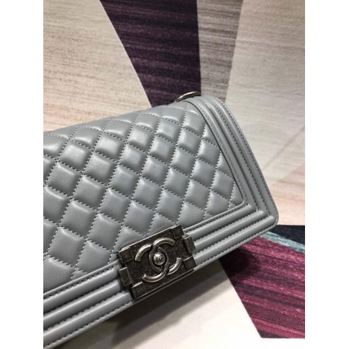 Kabelka CHANEL Le Boy Flap A67086 šedá