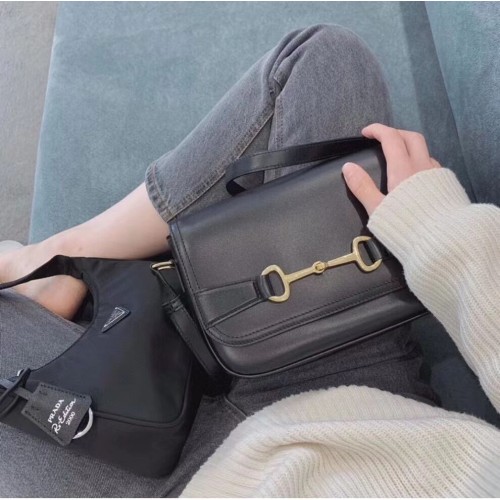 Celine MALÁ KLASICKÁ TAŠKA V KRABICI Z TELECÍ KŮŽE CL91373 černá