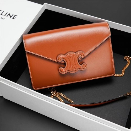 Celine TEEN CHAIN BESACE TRIOMPHE Z LESKLÉ TELECÍ KŮŽE 10J733 HNĚDÉ