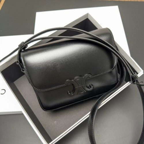 Celine TEEN KLASICKÁ TAŠKA Z TELECÍ KŮŽE 188423 ČERNÁ