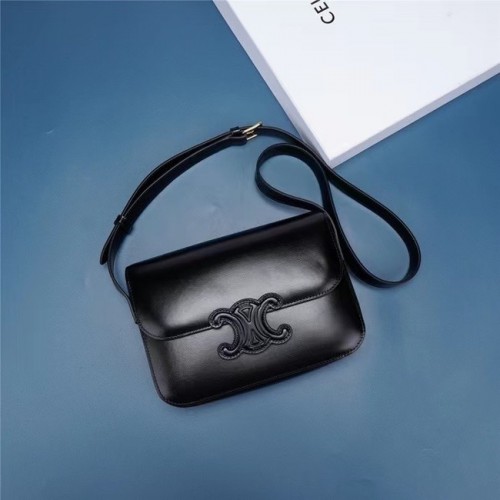 Celine TEEN KLASICKÁ TAŠKA V KRABICI Z TELECÍ KŮŽE 199223 ČERNÁ