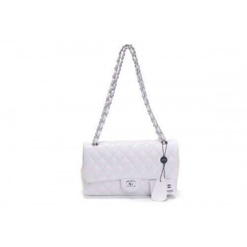 Levná kabelka Chanel 2.55 Series Flap Bag 1112 bílá lakovaná kůže se stříbrným kováním