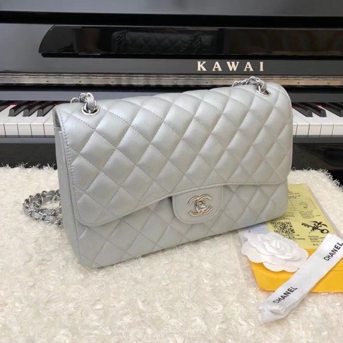 Kožená kabelka Chanel Series 2.55 Flap Bag A1112CF stříbrná