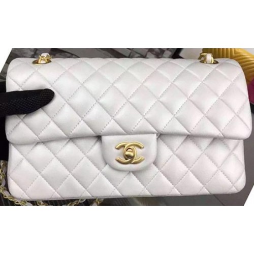 Kabelka Chanel 2.55 Series Flap z ovčí kůže s klopou, bílá, A06375, zlatá
