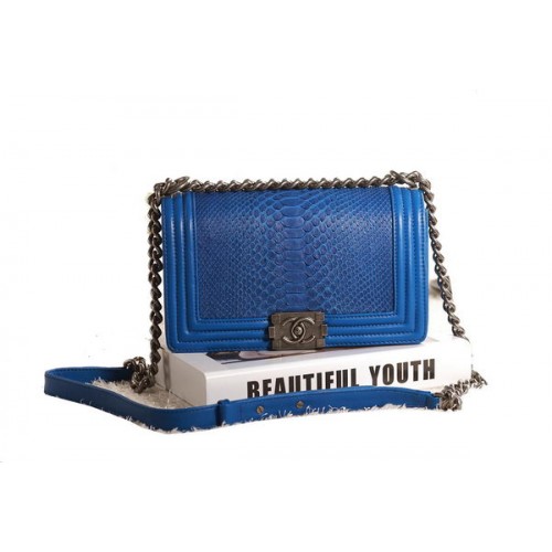 Kabelka Chanel Boy Flap s klopou z originální hadí kůže, modrá, stříbrná A67086