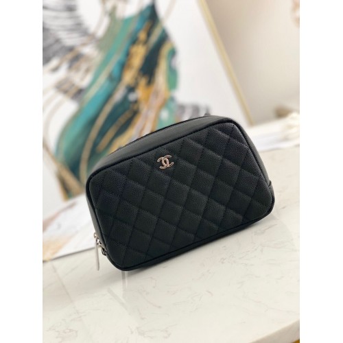 Kosmetická taštička Chanel Caviar Quilted Curvy Pouch 220597 černá