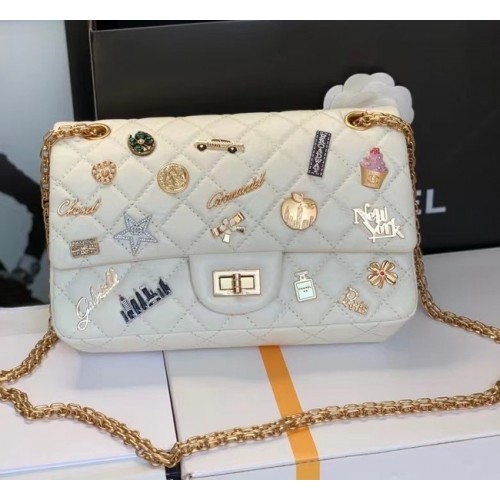 Chanel Klasická kabelka přes rameno z ovčí kůže AS30225 bílá