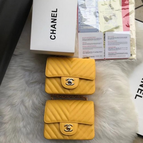 Chanel Klasická mini kabelka s klopou Chevron Caviar Leather A68748 žlutá