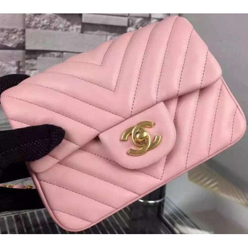 Chanel Klasická mini kabelka s klopou Chevron z ovčí kůže A68748 růžová