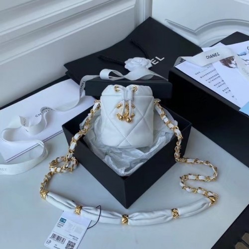 Kabelka Chanel se stahovací šňůrkou z jehněčí kůže, zlatá, kovová, AP2330 bílá